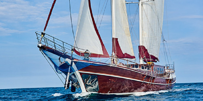 Lamprell Sailing Charter